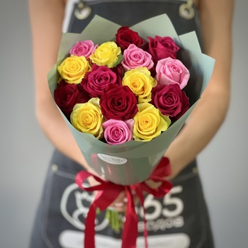 Букет из 15 яркой розы 50 см