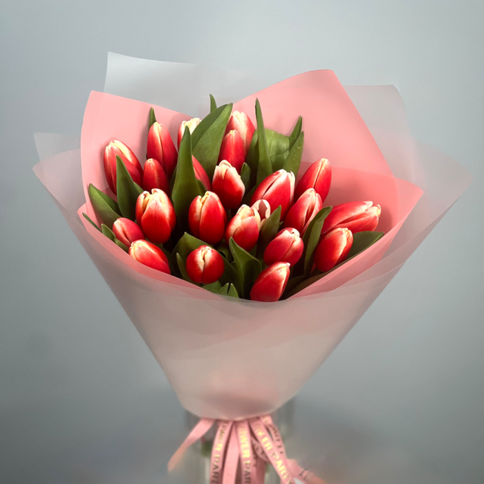Букет из 21 красных тюльпанов