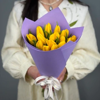 Букет из 15 желтых тюльпанов