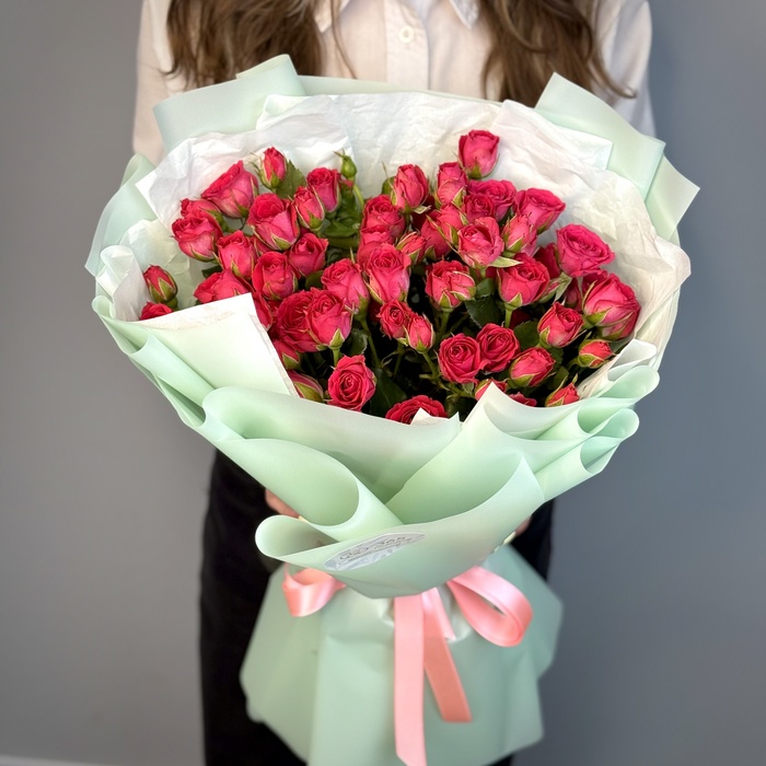 Букет из 9 кустовых ярко малиновых роз