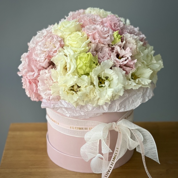 Цветы в коробке Лейла