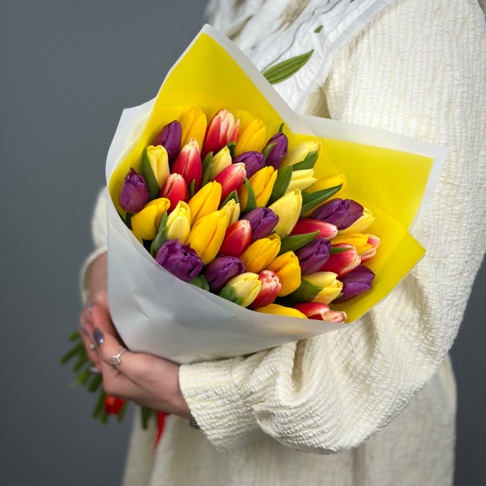 Букет из 41 тюльпанов яркий микс