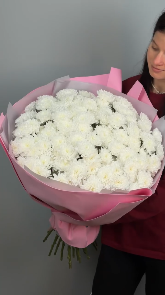 Букет из 25 белых кустовых хризантем Алтай