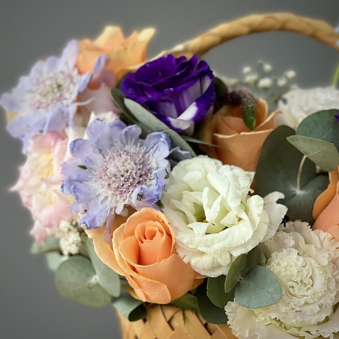 Цветы в корзине Мирабэль