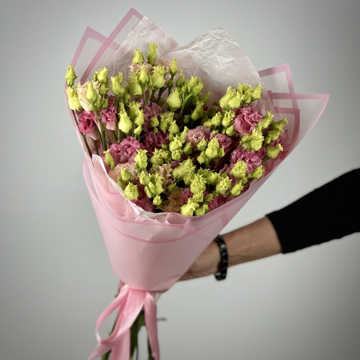 Букет из 9 розовых лизиантусов