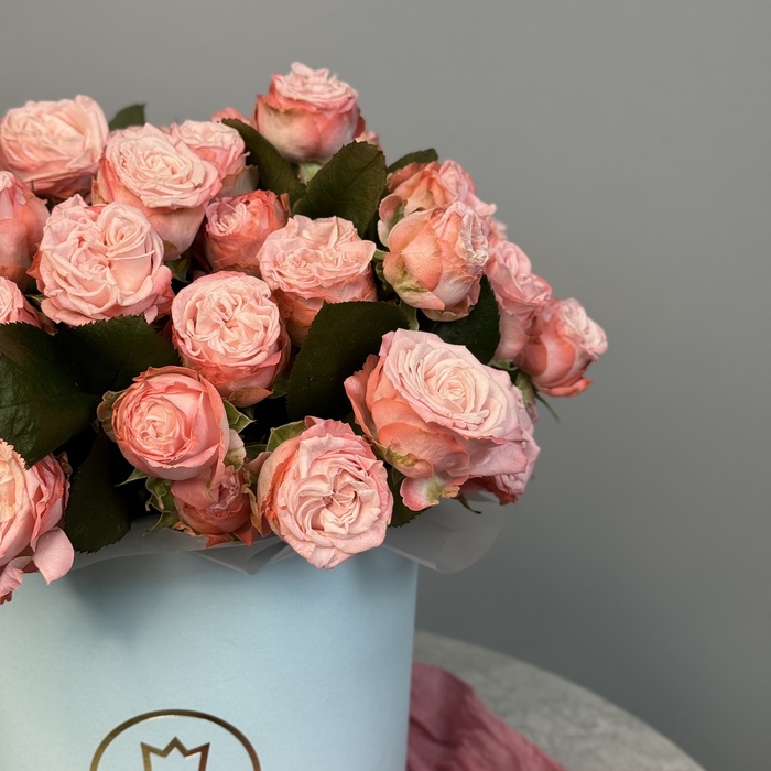 Цветы в коробке Нежная Лилит