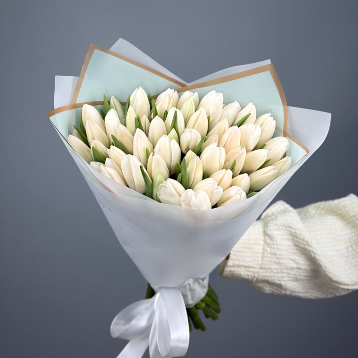 Букет из 51 белых тюльпанов