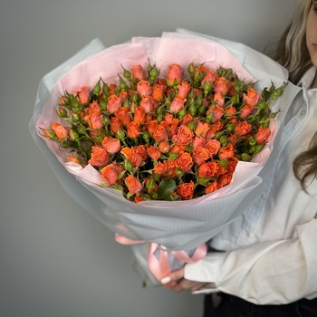 Букет из 21 кустовых оранжевых роз