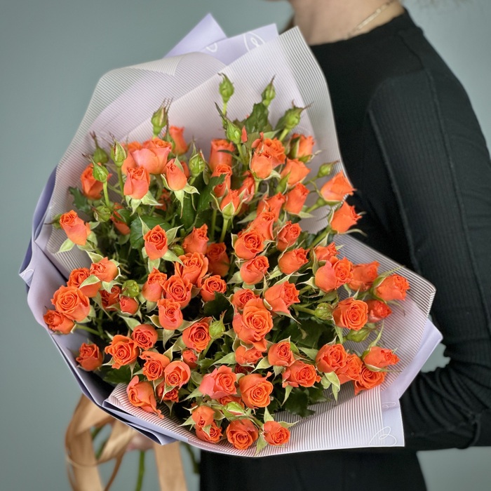 Букет из 1 кустовых оранжевых роз