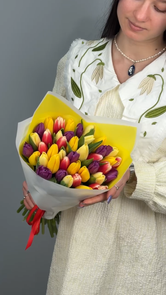 Букет из 41 тюльпанов яркий микс