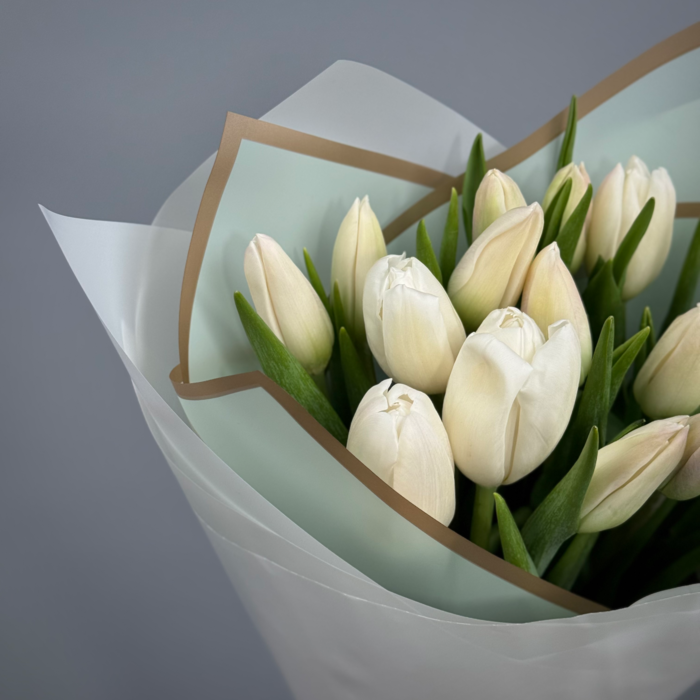 Букет из 15 белых тюльпанов