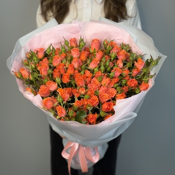 Букет из 25 кустовых оранжевых роз