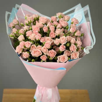 Букет из 15 кустовых нежно-розовых роз