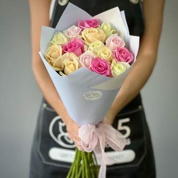 Букет из 15 нежной розы 40 см