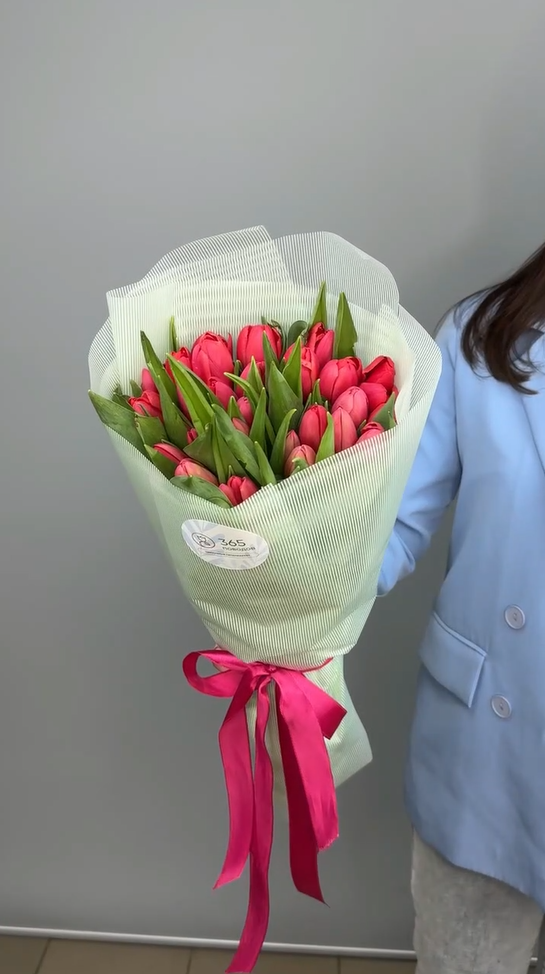 Букет из 41 красных тюльпанов