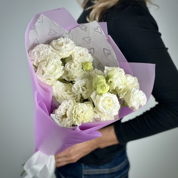 Букет из 9 белых лизиантусов