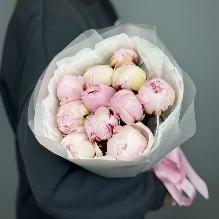 Букет из 15 пионов Сара