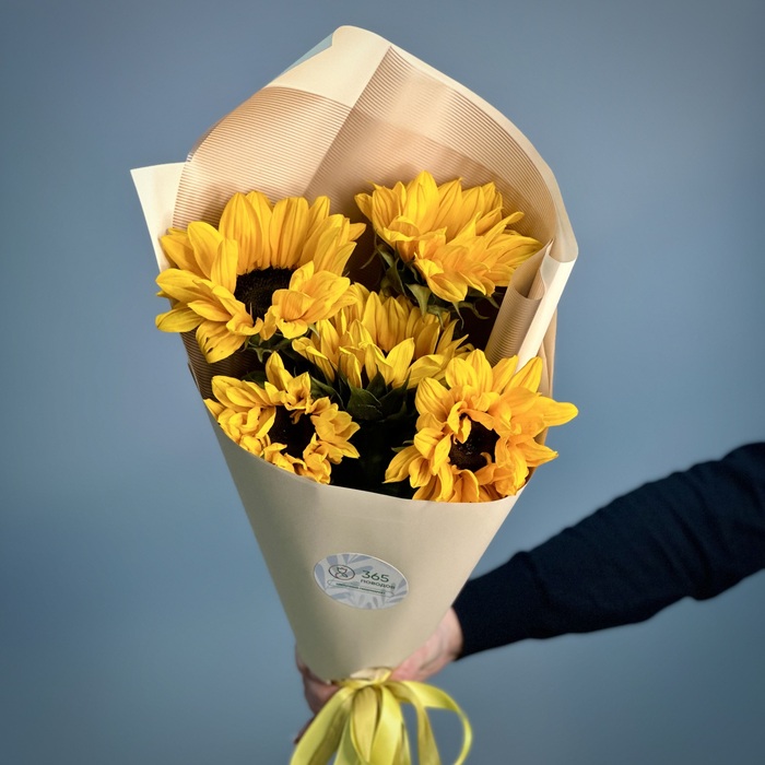 Букет из 5 подсолнухов