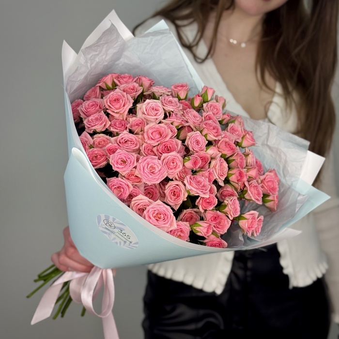 Букет из 25 кустовых розовых роз