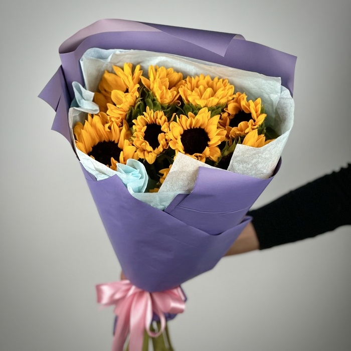 Букет из 9 подсолнухов