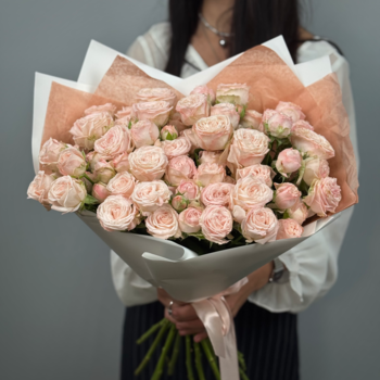 Букет кустовых пионовидных нежно-розовых роз  (15 шт)