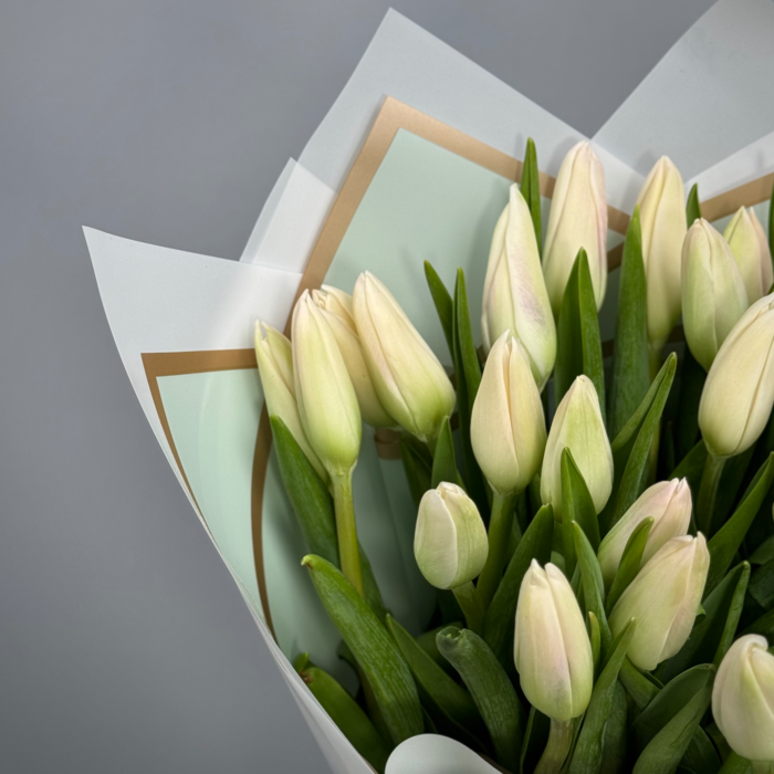 Букет из 21 белых тюльпанов