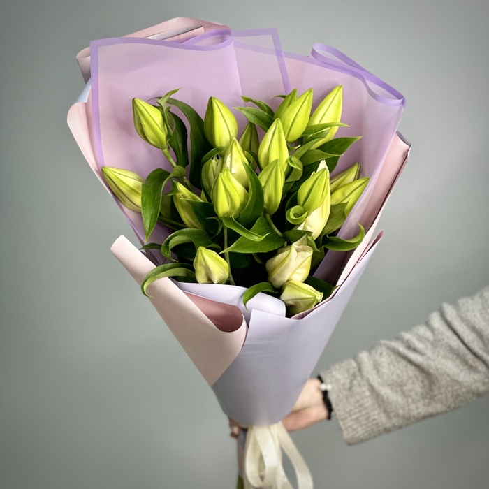 Букет из 5 белых лилий