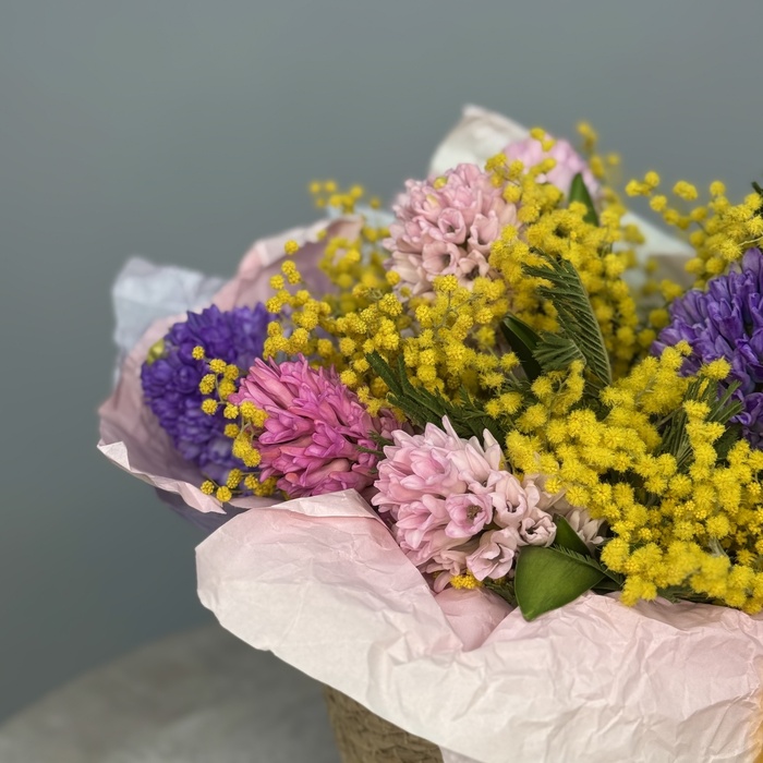 Цветы в корзине Весенний сад