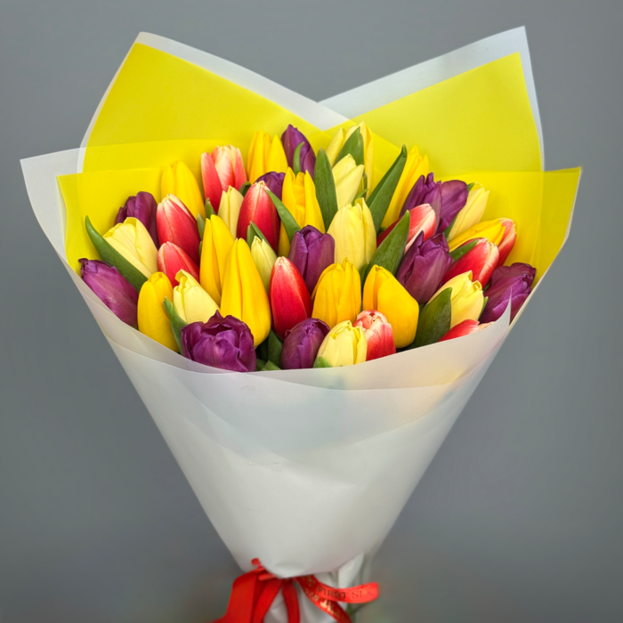 Букет из 41 тюльпанов яркий микс