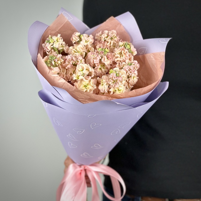 Букет из 11 персиковых маттиол