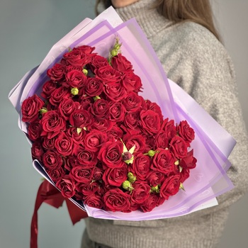 Букет из 21 кустовых красных роз