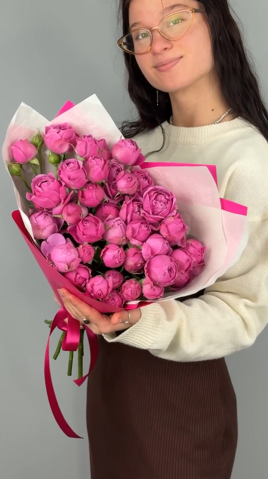 Букет из 9 кустовых пионовидных роз Мисти баблз