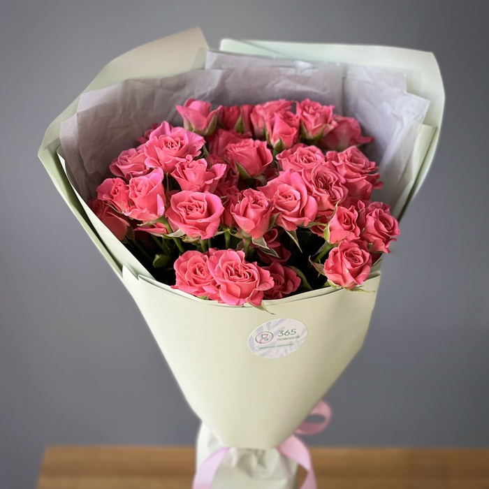 Букет из 1 кустовых малиновых роз