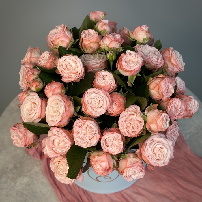 Цветы в коробке Нежная Лилит