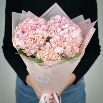 Букет из 3 розовых гортензий