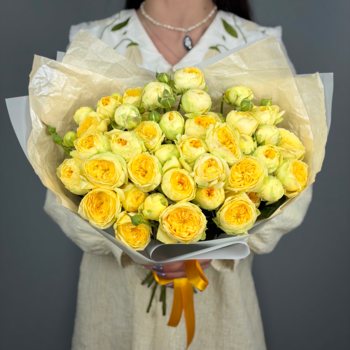 Букет из 11 желтых пионовидных роз