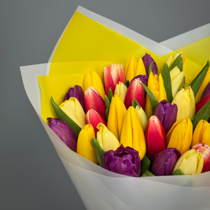 Букет из 41 тюльпанов яркий микс