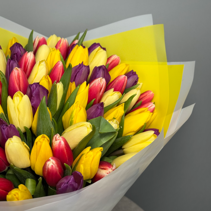 Букет из 101 тюльпанов яркий микс