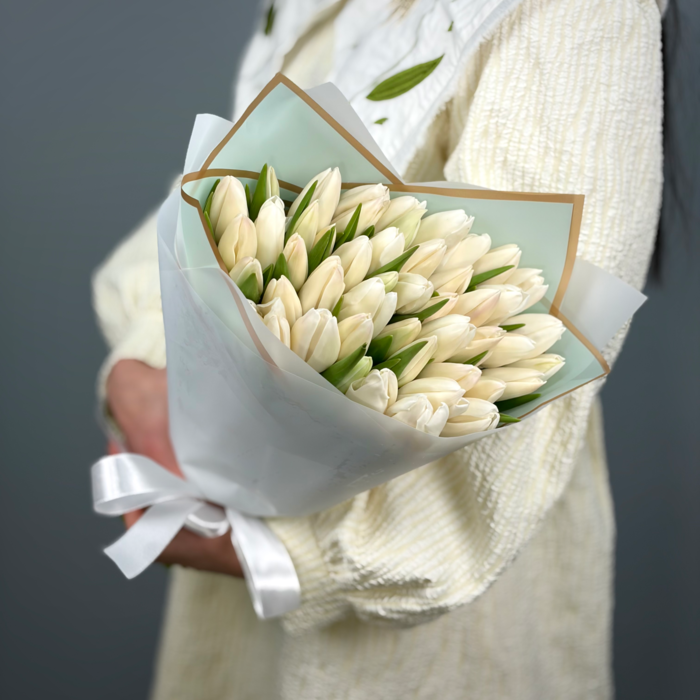Букет из 51 белых тюльпанов