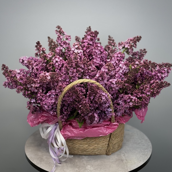 Цветы в корзине Сирень