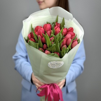 Букет из 41 красных тюльпанов