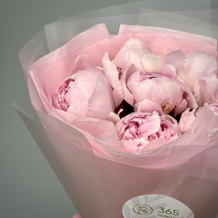 Букет из 7 пионов Сара