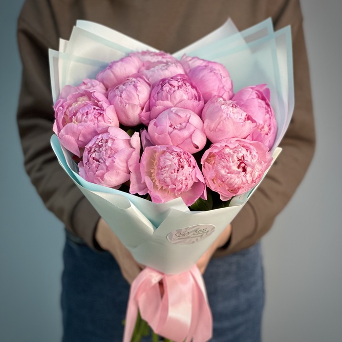 Букет из 15 розовых пионов