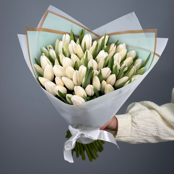 Букет из 71 белых тюльпанов