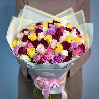 Букет из 71 розы Кения яркий микс