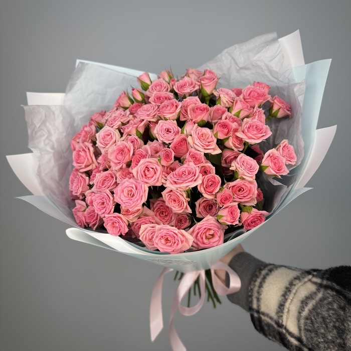 Букет из 25 кустовых розовых роз