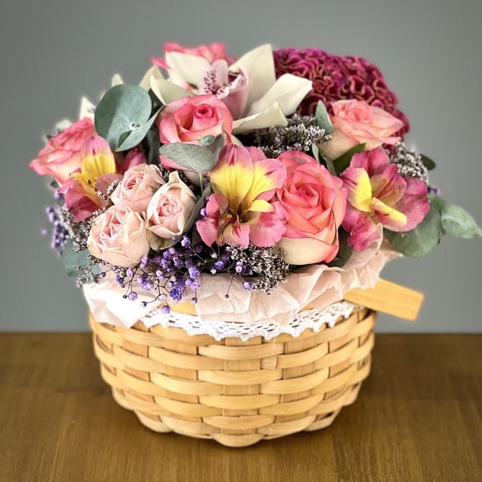 Цветы в корзине Нектарин