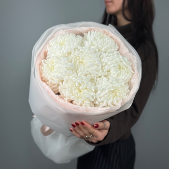 Букет из 7 белых хризантем бигуди