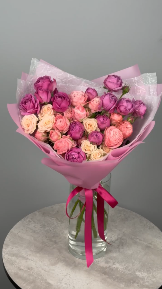 Букет из 9 кустовых пионовидных роз микс