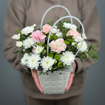 Цветы в коробке Цветочный комплимент